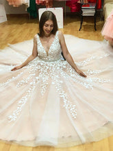 Light Champagne V Neck Wedding Dresses Lace Applique Open Back Bridal Gown WD314
