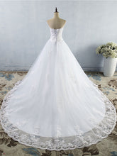 Lace Appliques Tulle Sweetheart Wedding Dresses A Line Court Train Bridal Gown WD389