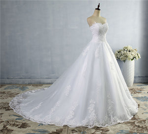 Lace Appliques Tulle Sweetheart Wedding Dresses A Line Court Train Bridal Gown WD389