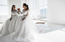 Elegant Long Sleeves Boat Neck Plus Size Wedding Dresses  Lace Tulle Bridal Gown WD306