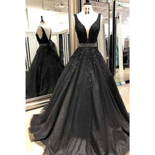 Light Champagne V Neck Wedding Dresses Lace Applique Open Back Bridal Gown WD314