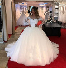 Charming Appliques Ball Gown Wedding Dresses Long Sleeves Bridal Gown WD310